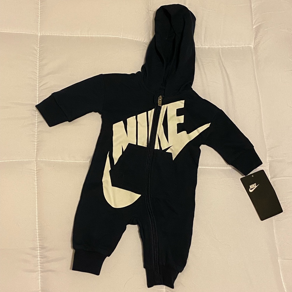 Nike black and white newborn onesie nwt